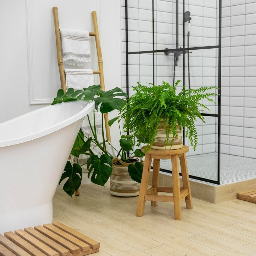 The bamboo ladder with 6 steps for towels and belts