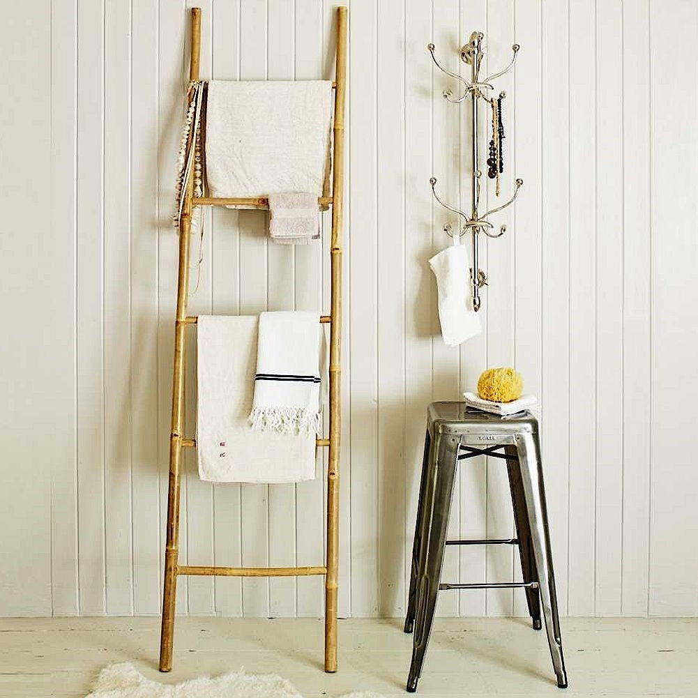 The bamboo ladder with 6 steps for towels and belts