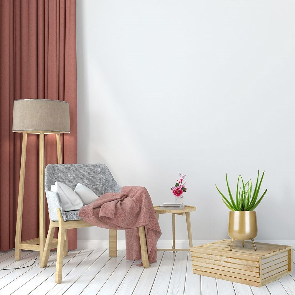 Three-legged pot in golden metal with non-slip coating