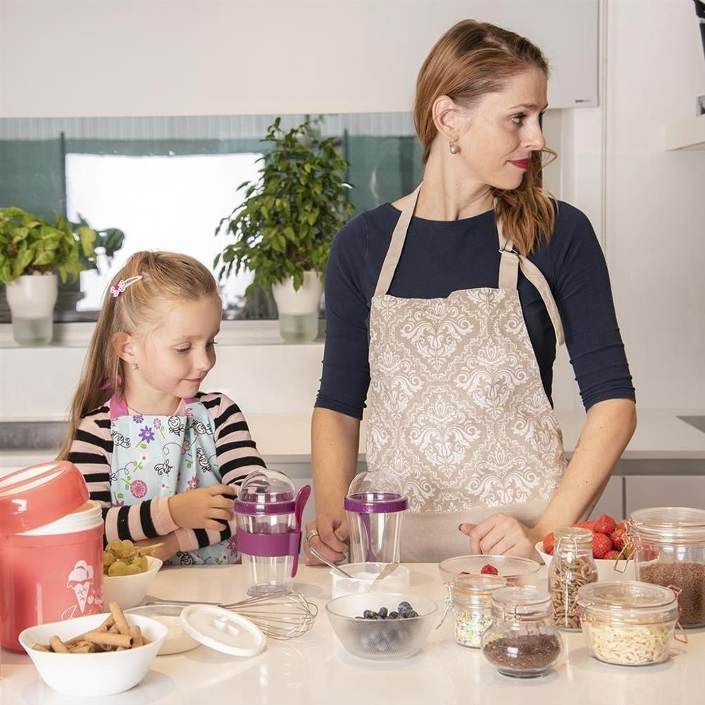 Tie-able cotton apron with a trendy pattern for the kitchen