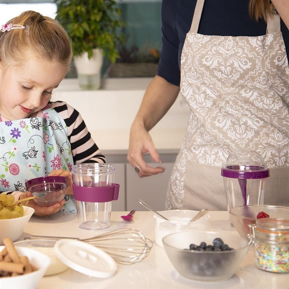 Tie-able cotton apron with a trendy pattern for the kitchen