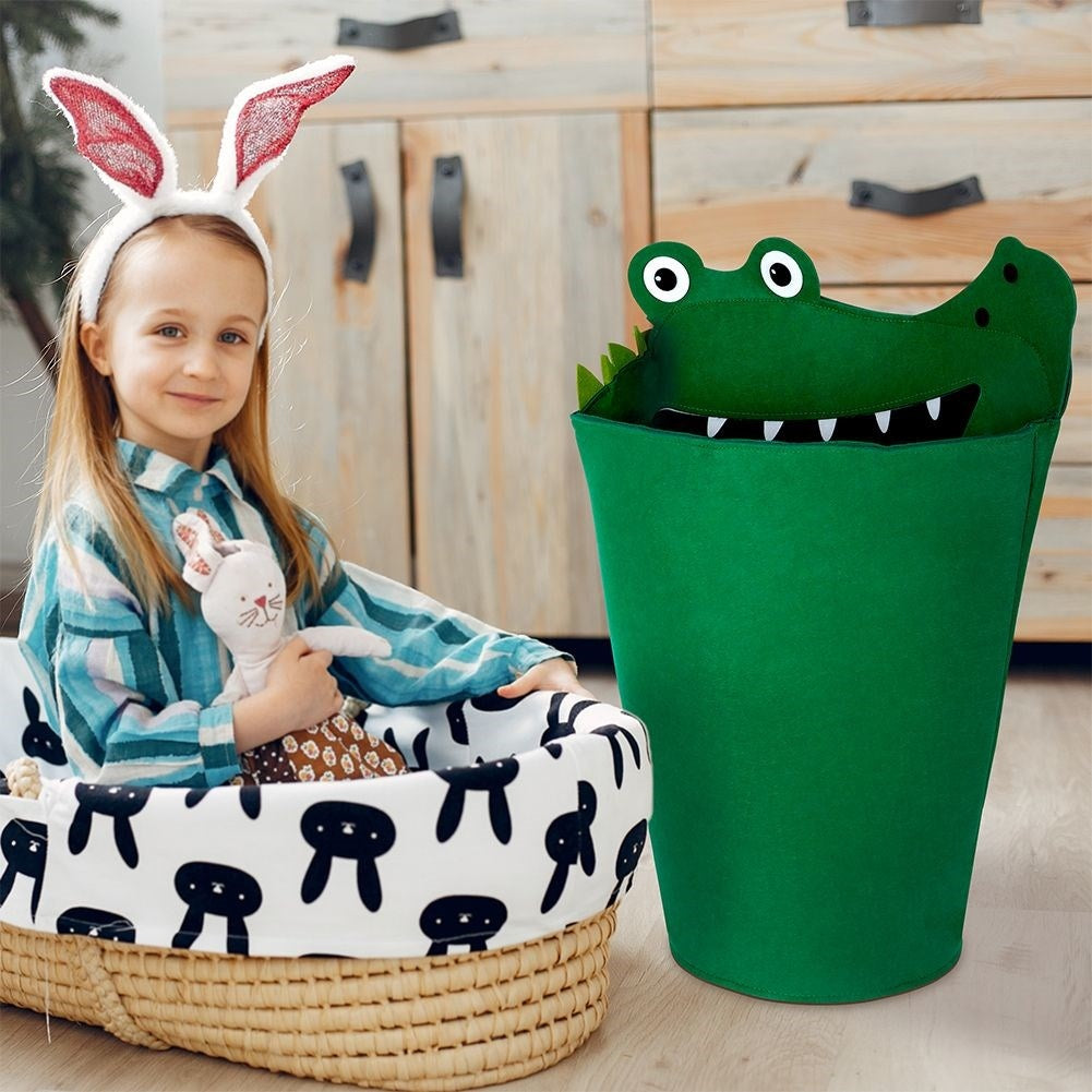 Toy basket with crocodile motif - Perfect for the children's room