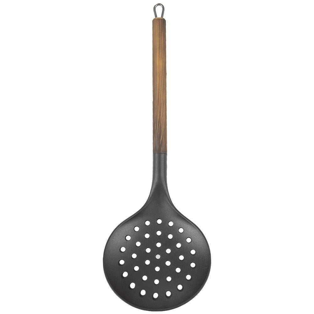 Traditional Szumówka for easy skimming and serving