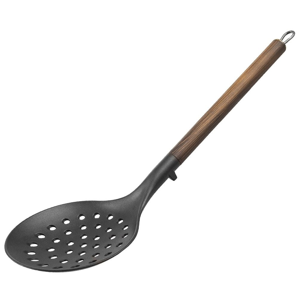 Traditional Szumówka for easy skimming and serving