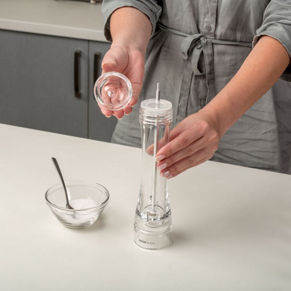 Transparent acrylic grinder with ceramic grinders and adjustable grinding degree