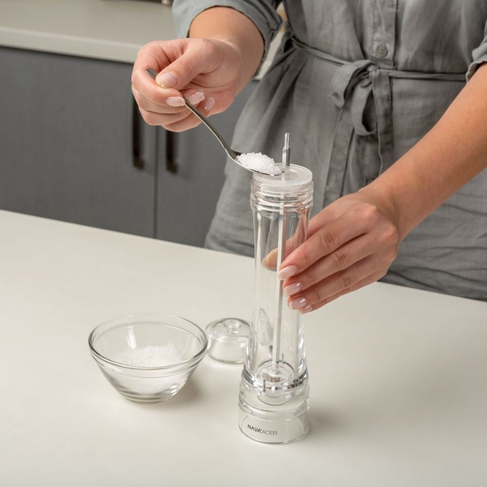 Transparent acrylic grinder with ceramic grinders and adjustable grinding degree