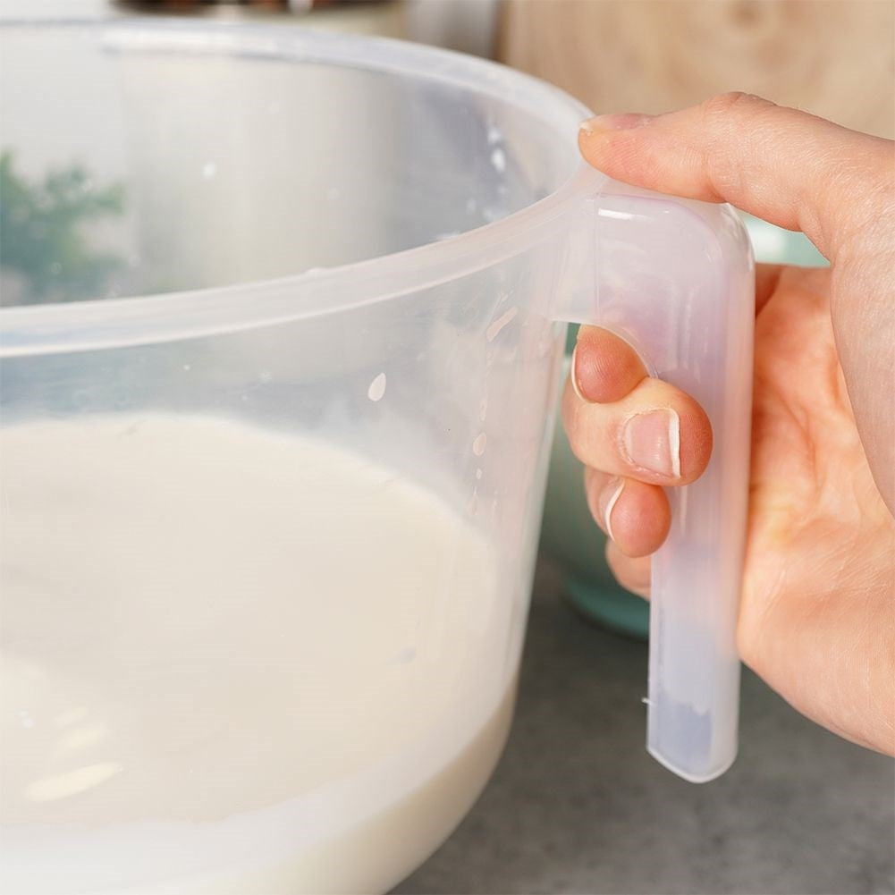Transparent bowl with handle and measuring graduation, 2.5 liters