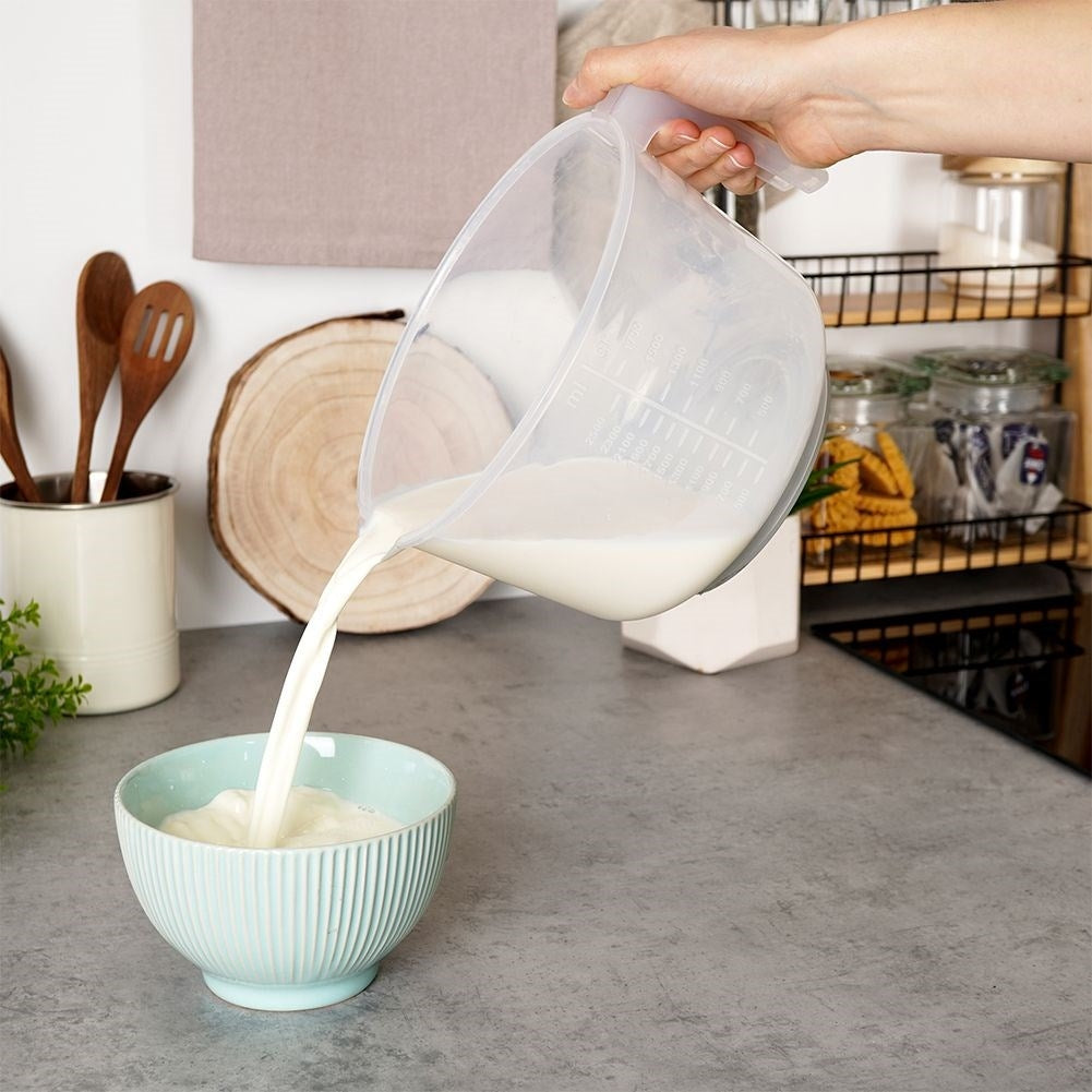 Transparent bowl with handle and measuring graduation, 2.5 liters