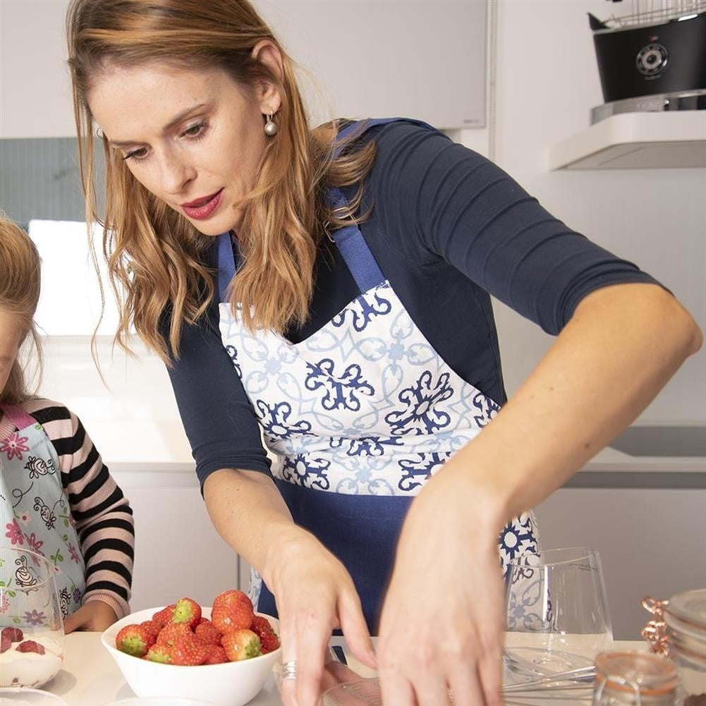 Trendy cotton apron for kitchen and grilling