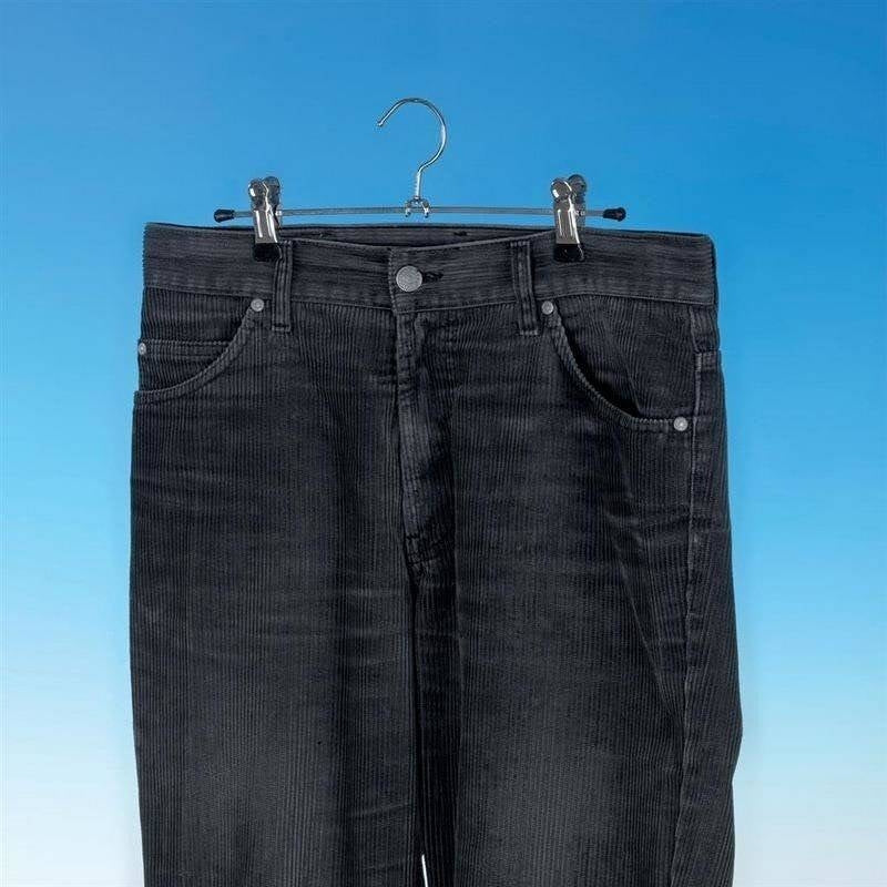 Trouser hanger with adjustable clips for trousers and skirts