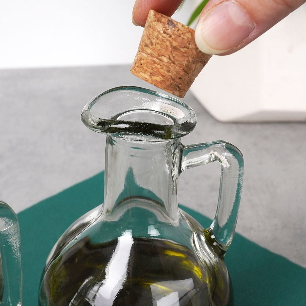 Two-bottle set for oil & vinegar - Stylish and decorative