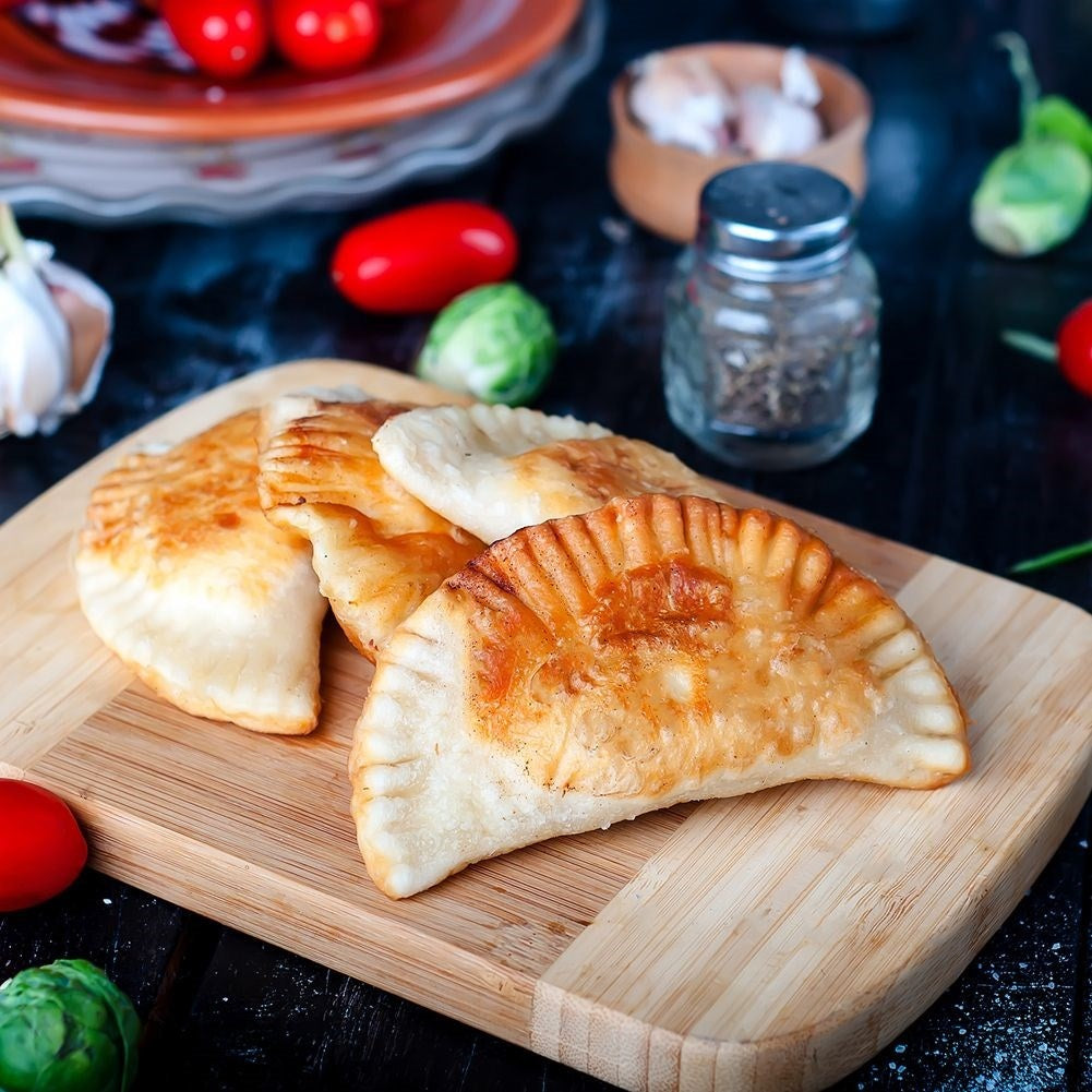 Two pie tins in different sizes - Perfect in the kitchen