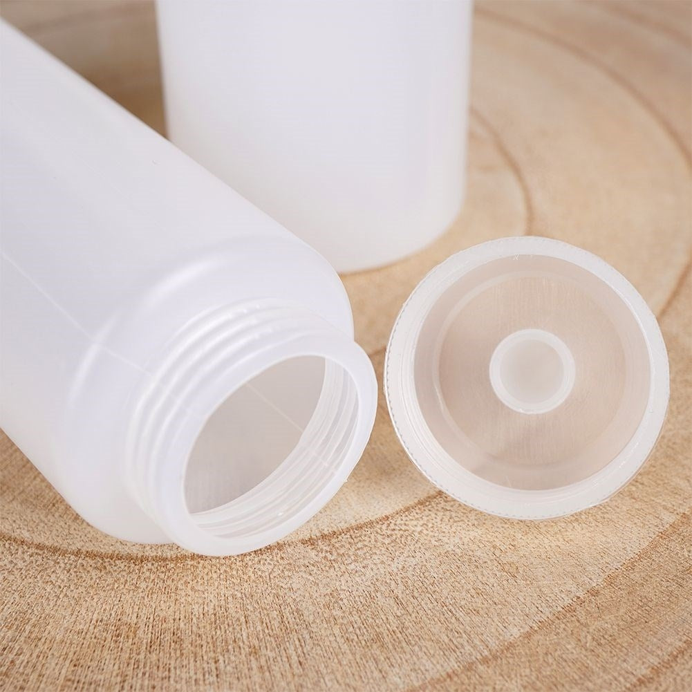 Two sauce bottles for easy dosing and cake decorating