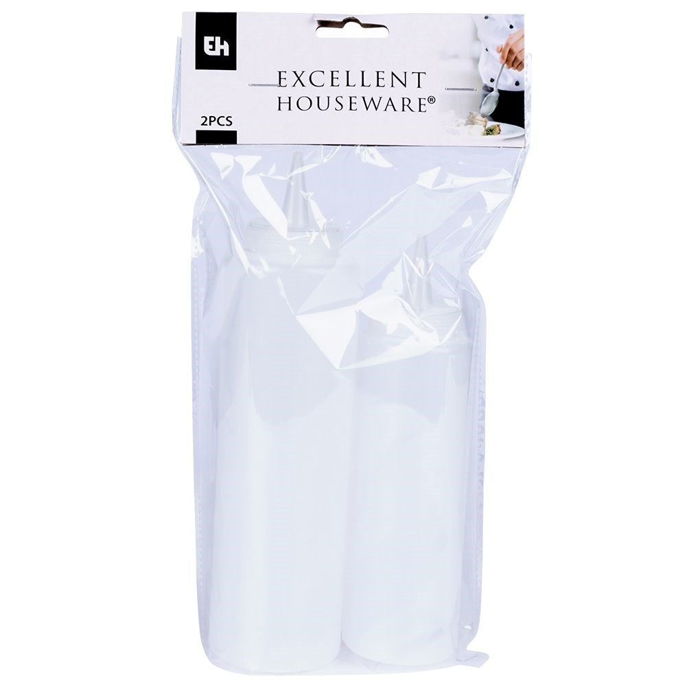 Two sauce bottles for easy dosing and cake decorating