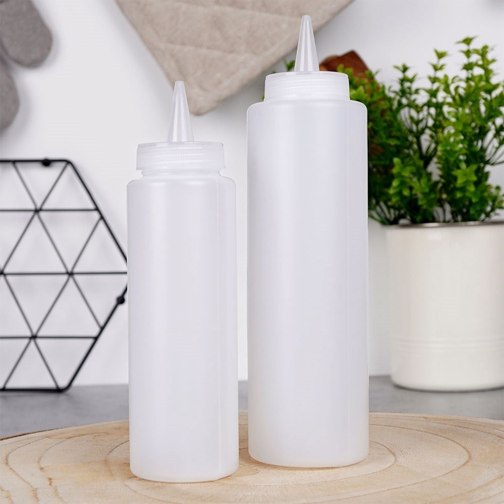 Two sauce bottles for easy dosing and cake decorating