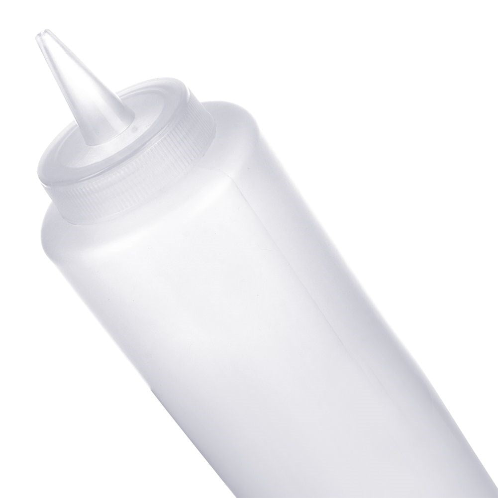 Two sauce bottles for easy dosing and cake decorating