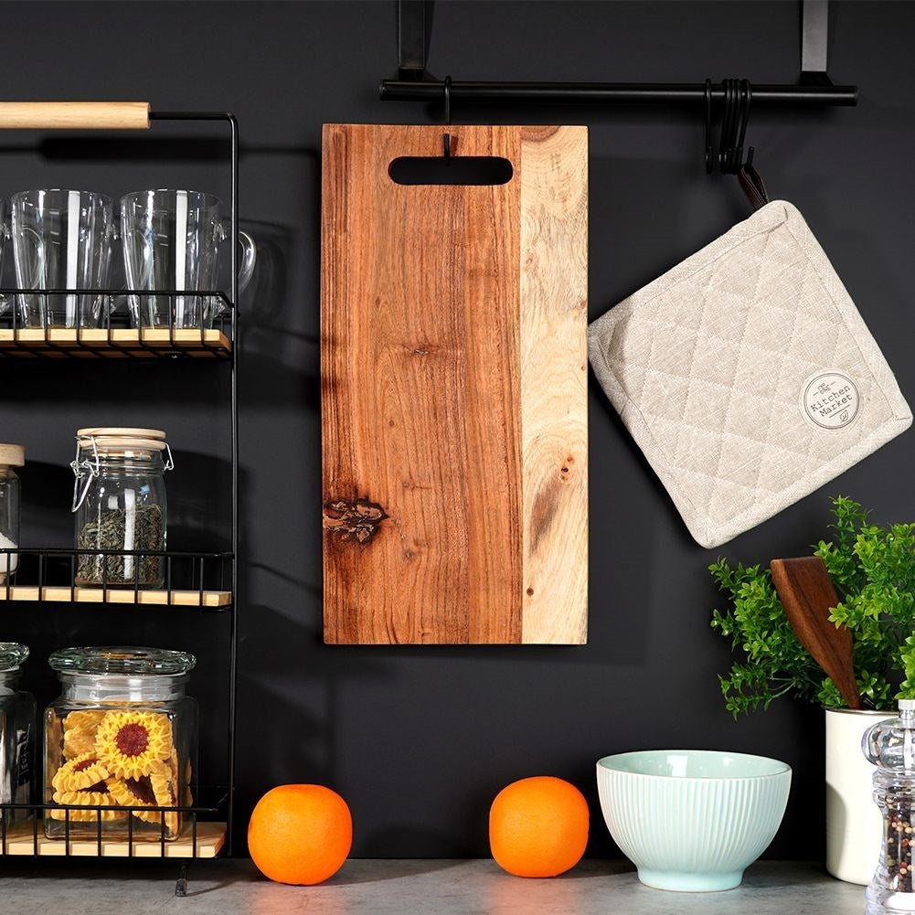 Unique cutting board in acacia wood with comfortable handle