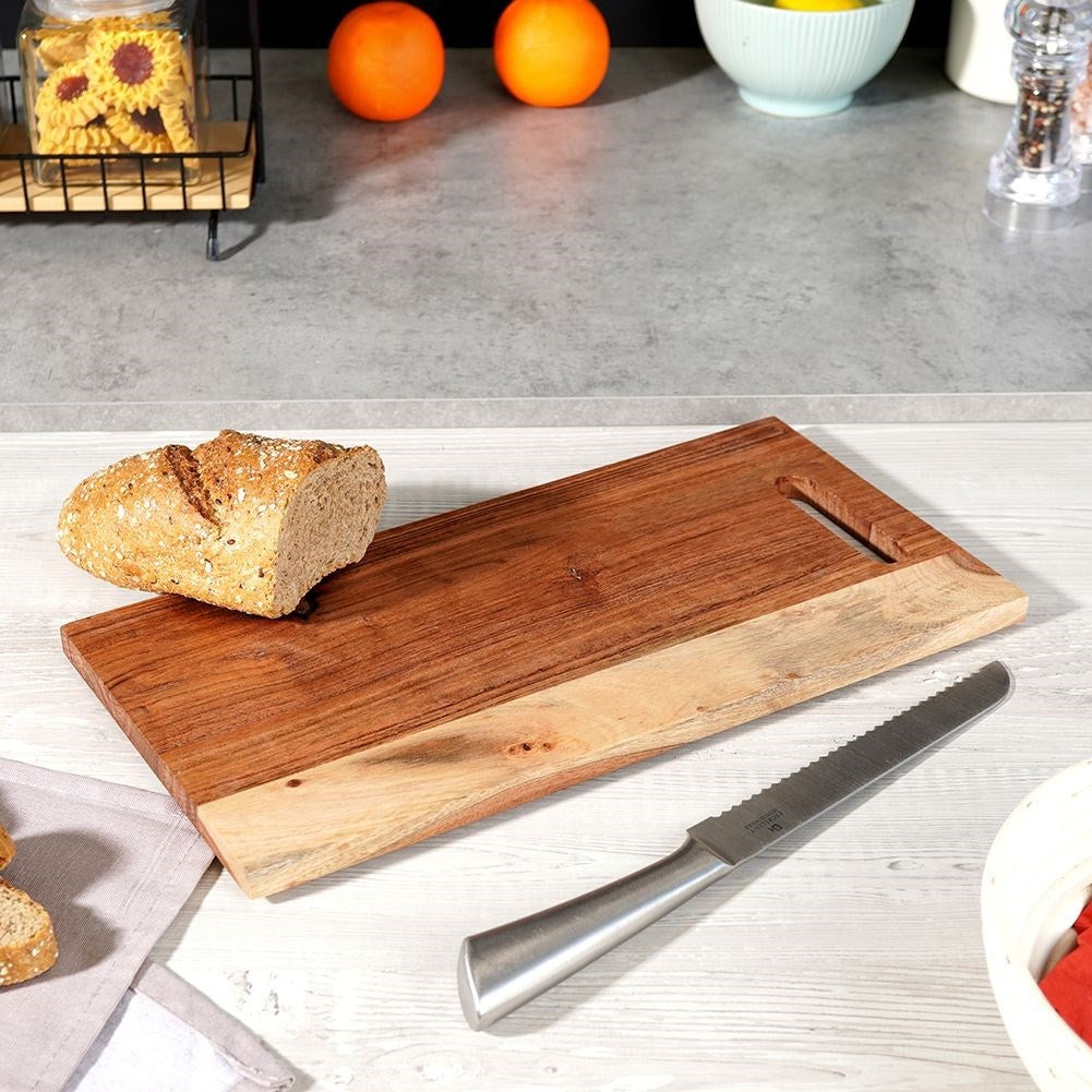 Unique cutting board in acacia wood with comfortable handle