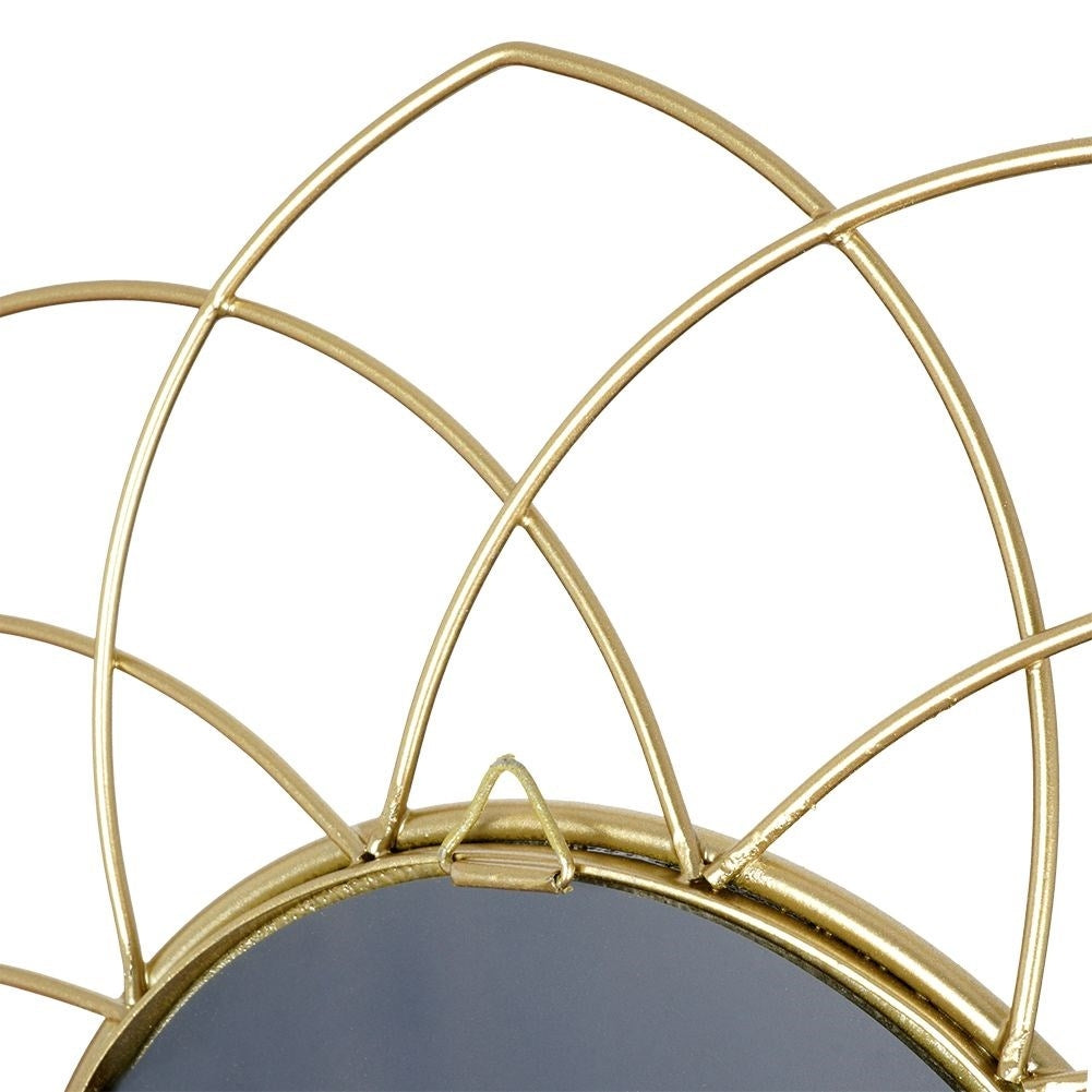 Unique wall mirror with gold frame - Effective home decoration