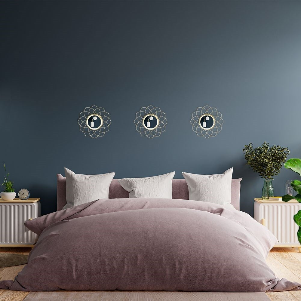 Unique wall mirror with gold frame - Effective home decoration