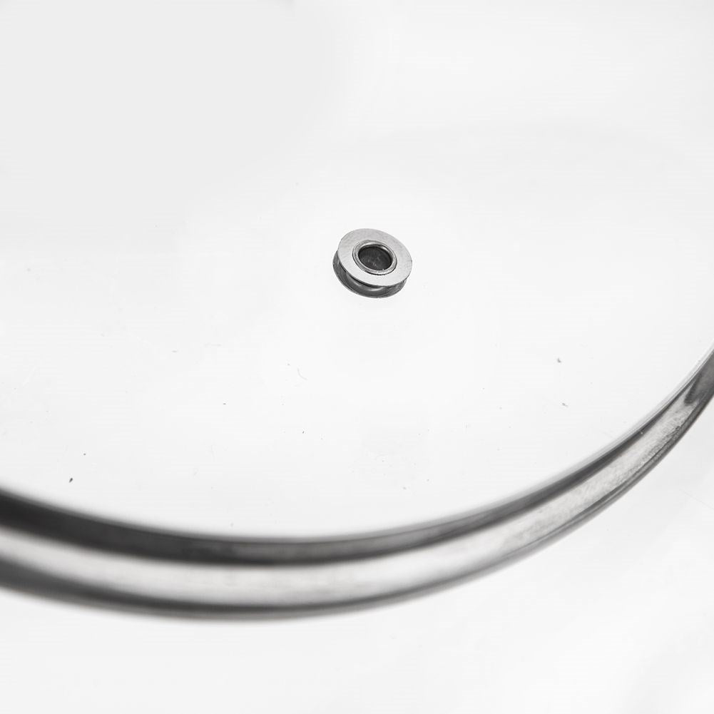 Universal glass lid with steam vent for pots and pans