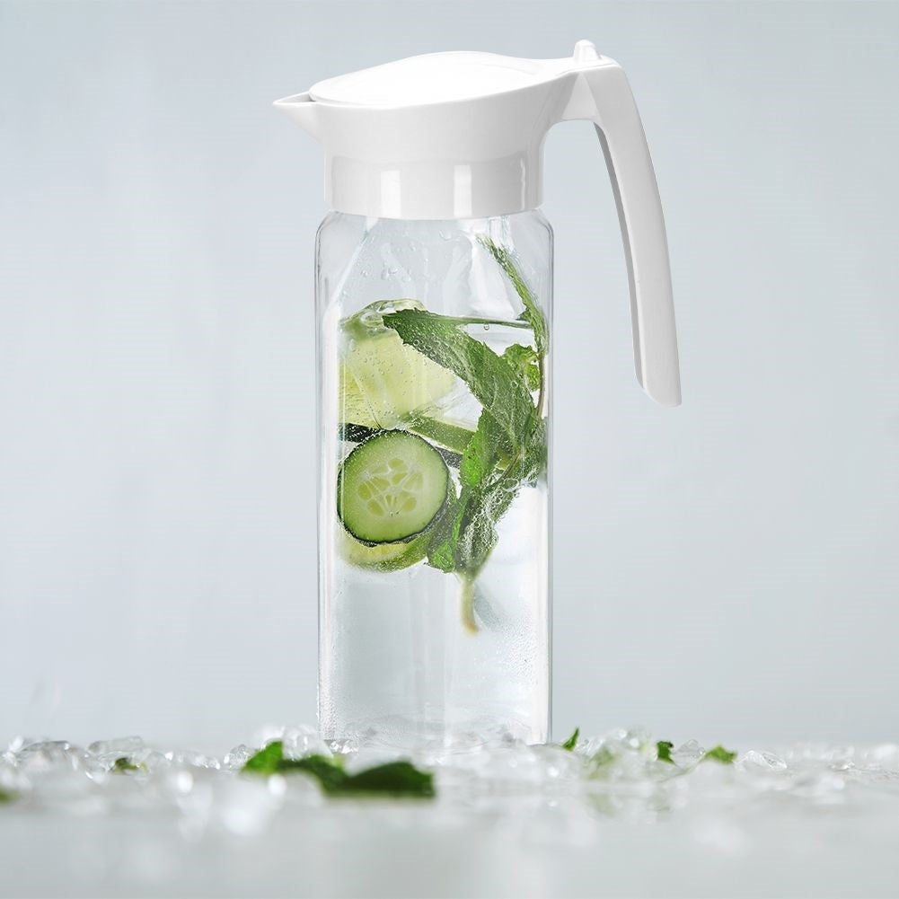 Universal jug for drinks, perfect for fridge storage