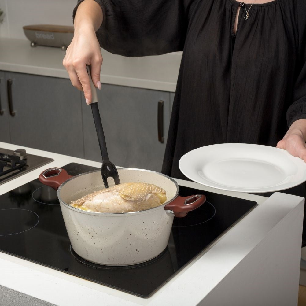 Universal kitchen fork for meat, resistant thermoplastic