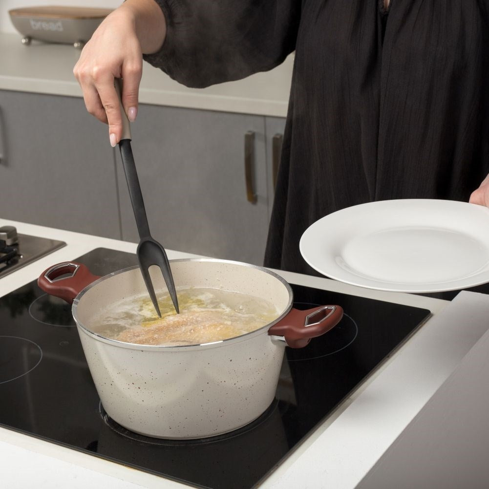 Universal kitchen fork for meat, resistant thermoplastic