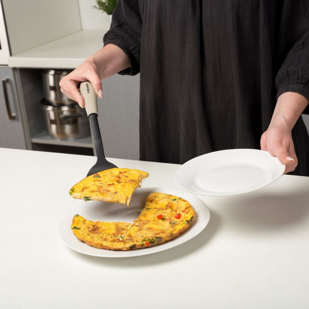 Universal kitchen spatula - durable and heat resistant