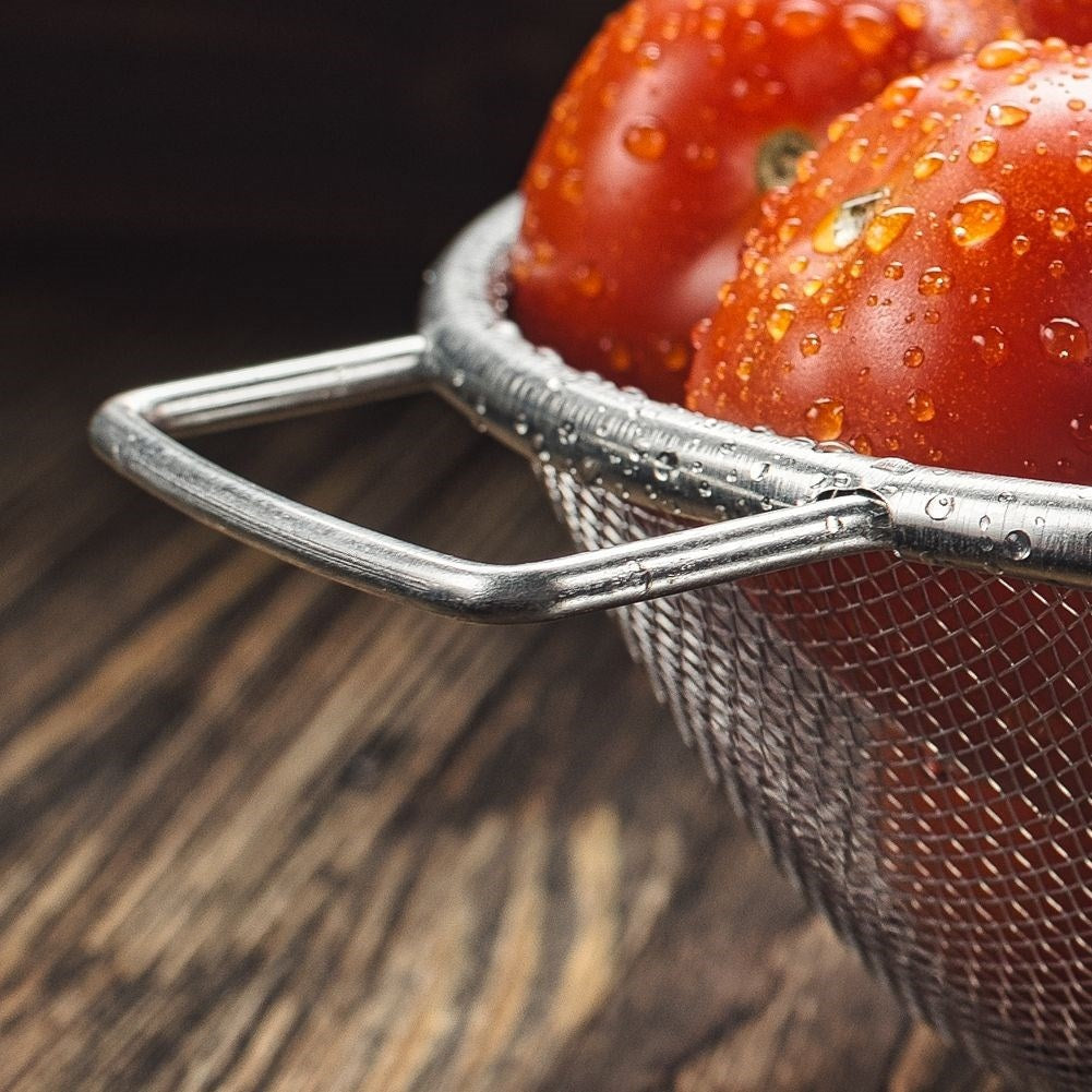 Universal kitchen strainer in stainless steel with two handles