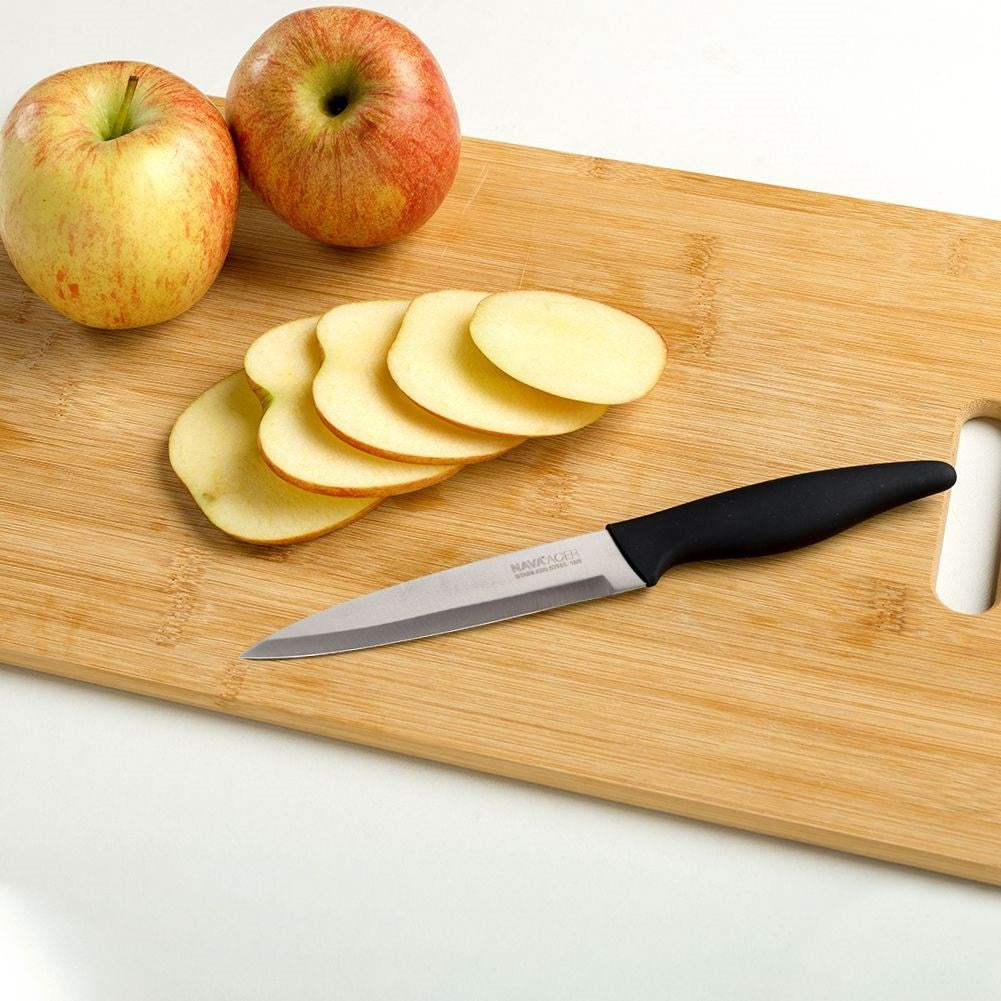 Universal knife in stainless steel with non-slip handle