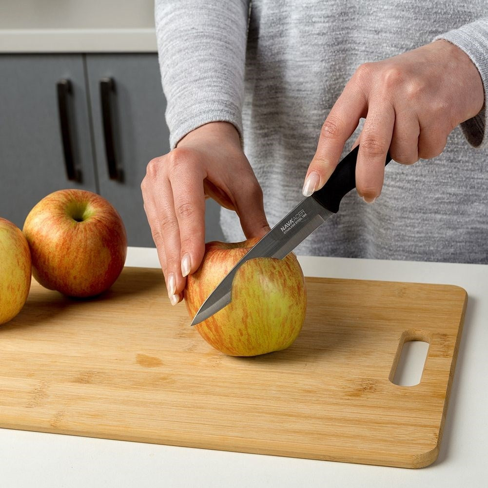 Universal knife in stainless steel with non-slip handle