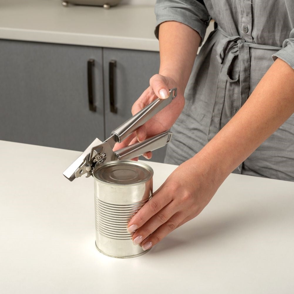 Universal stainless steel can opener for easy and safe opening