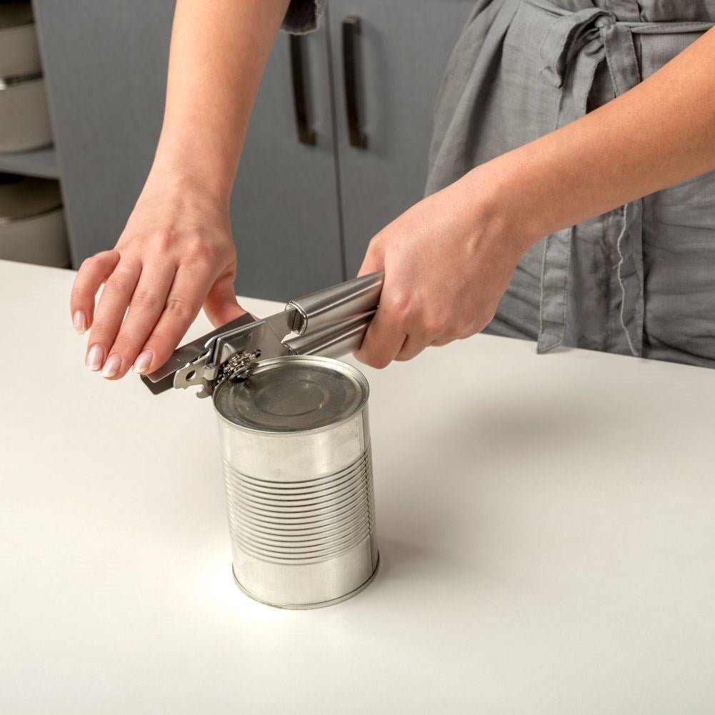 Universal stainless steel can opener for easy and safe opening