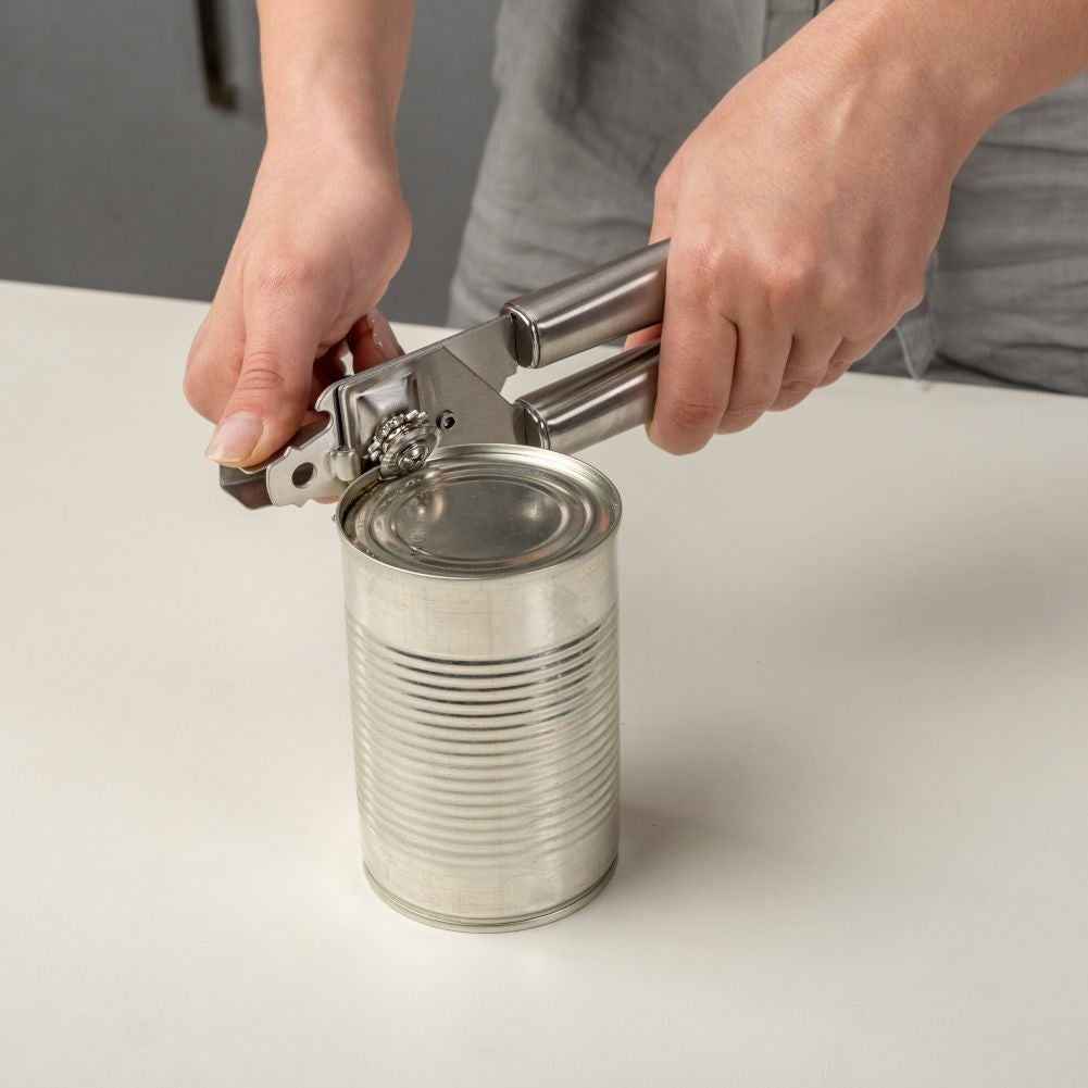 Universal stainless steel can opener for easy and safe opening