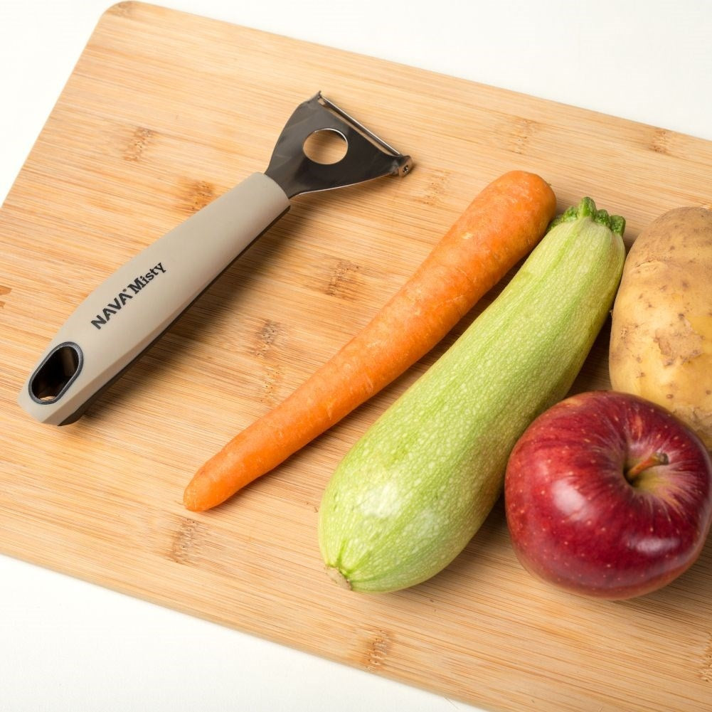 Universal vegetable peeler with stainless steel blade and non-slip handle