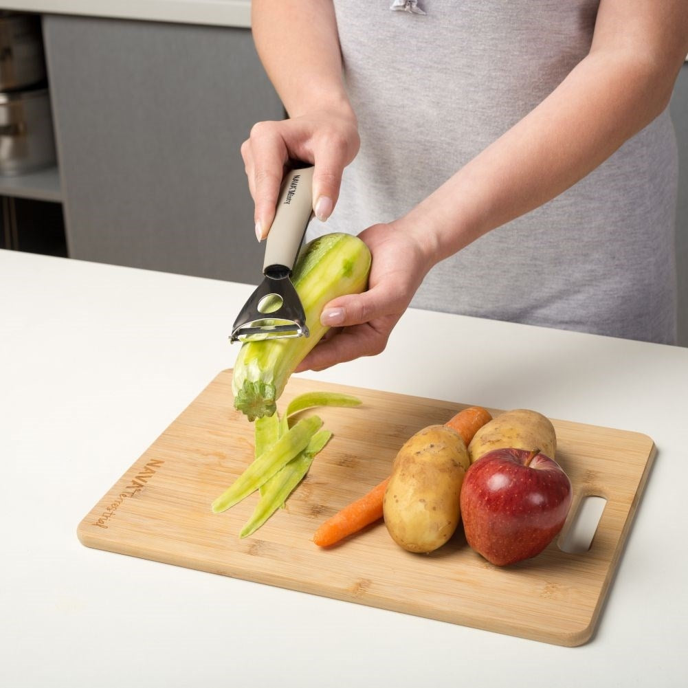 Universal vegetable peeler with stainless steel blade and non-slip handle