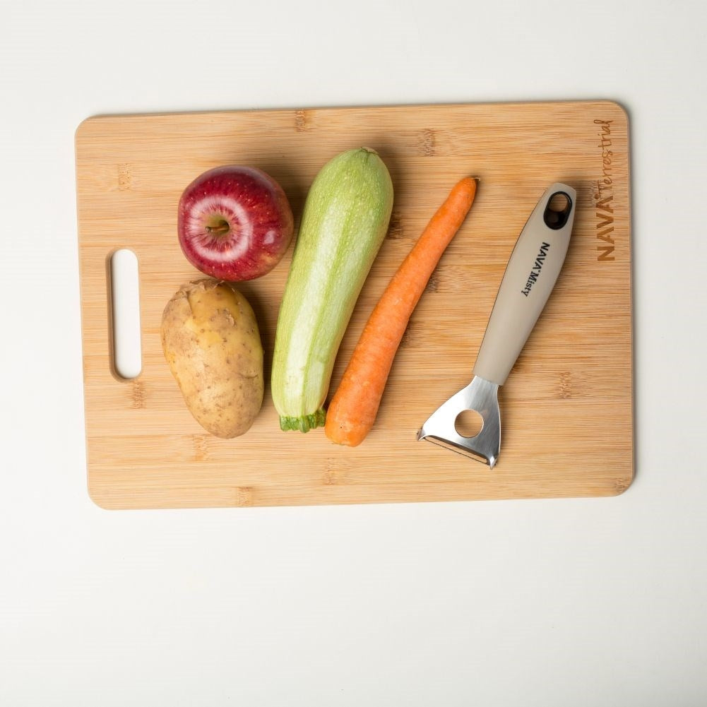 Universal vegetable peeler with stainless steel blade and non-slip handle