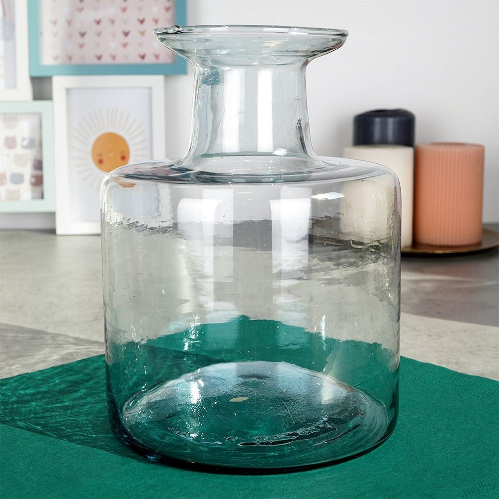 Vase in recycled glass with a beautiful blue shade