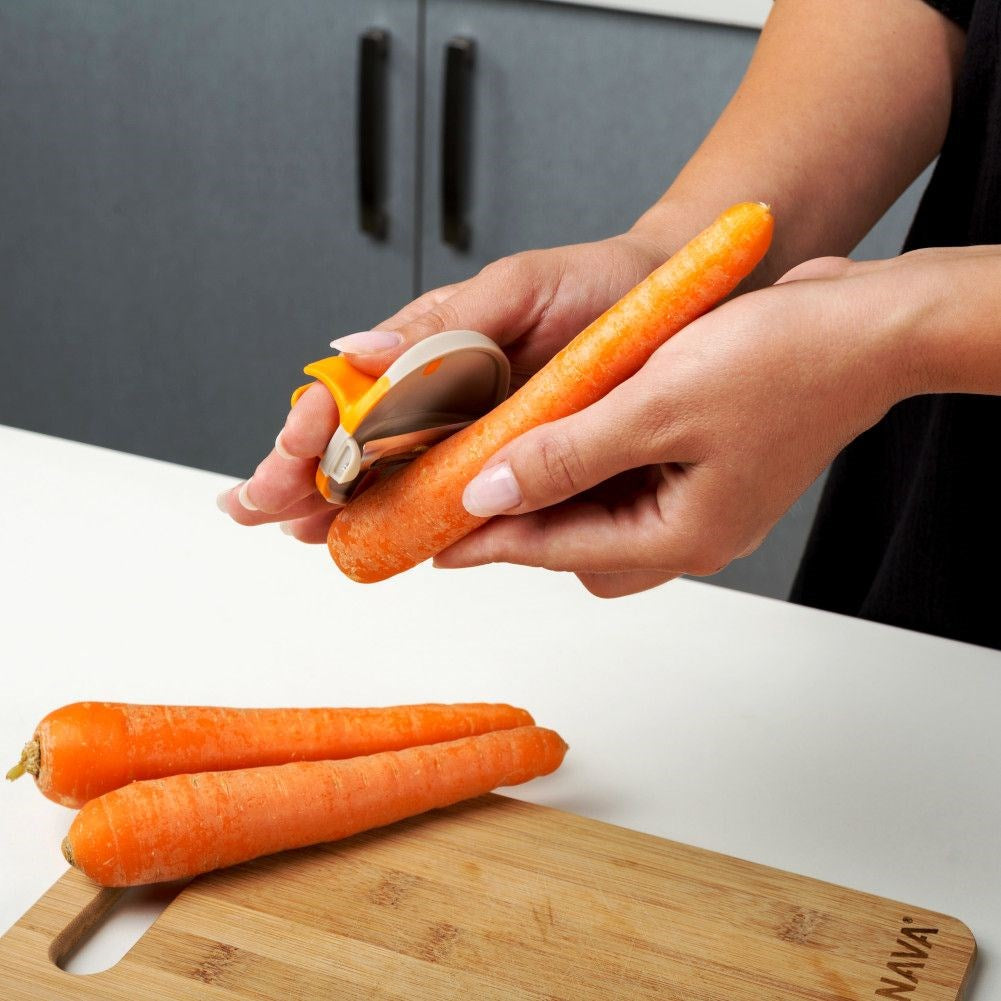 Vegetable and fruit peeler