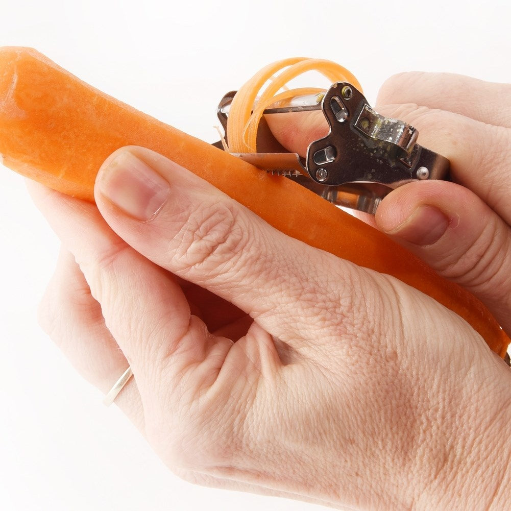 Vegetable peeler with double blades for patterns and slices