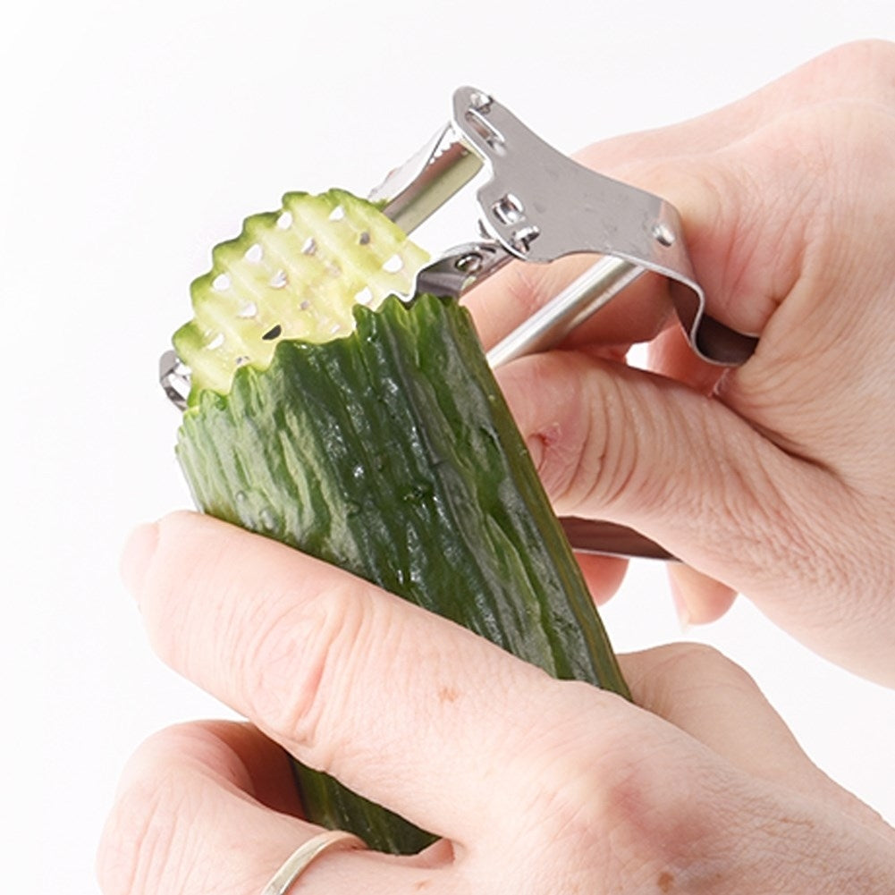 Vegetable peeler with double blades for patterns and slices