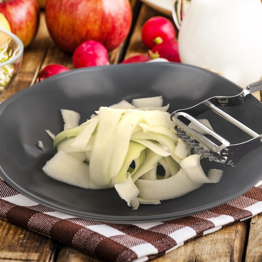 Vegetable peeler with double blades for patterns and slices