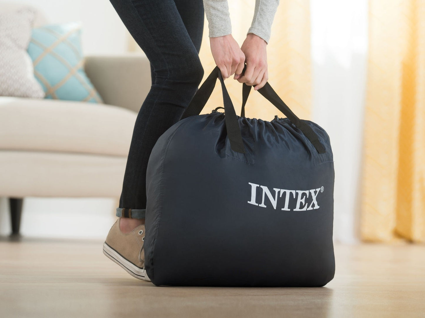 Velor mattress with electric pump. 203 x 152 x 42 cm INTEX 64458