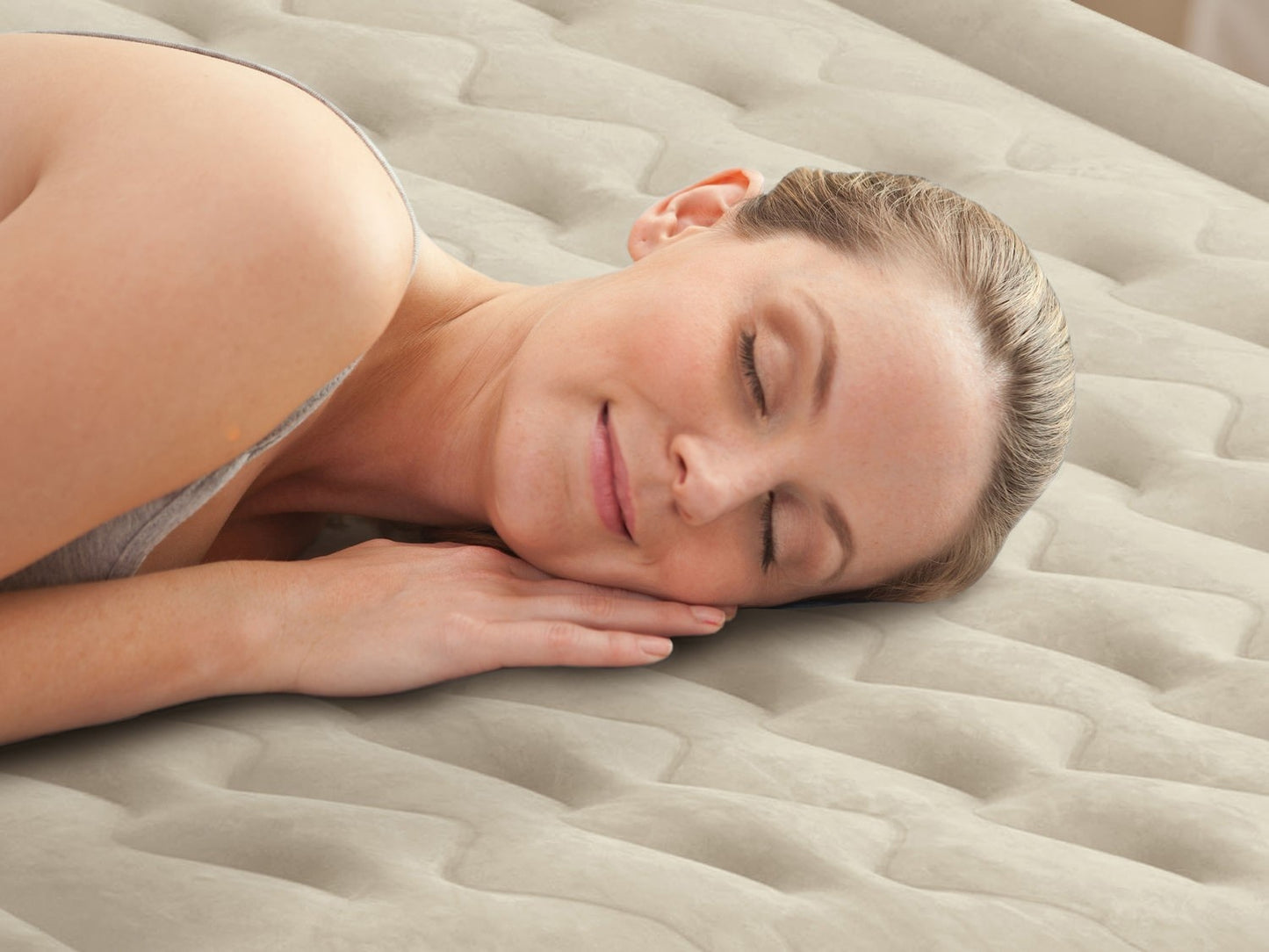 Velor mattress with electric pump. 203 x 152 x 42 cm INTEX 64458