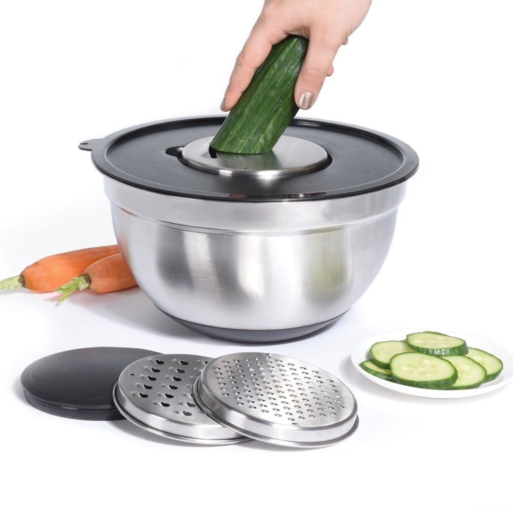 Versatile bowl with grater and lid for easy cooking