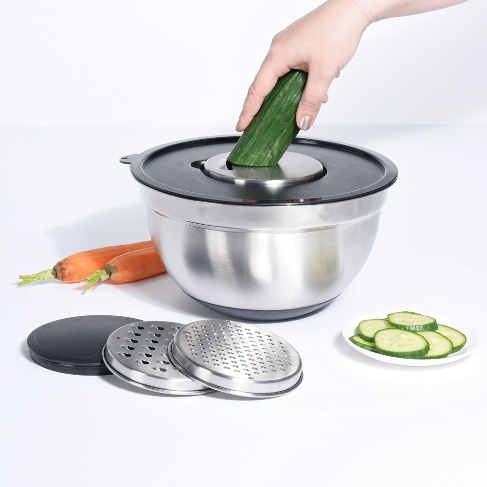 Versatile bowl with grater and lid for easy cooking