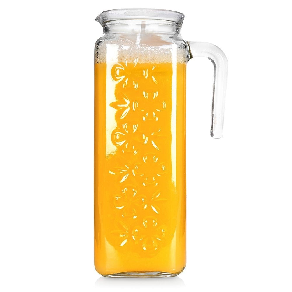 Versatile glass jug with plastic lid for drinks