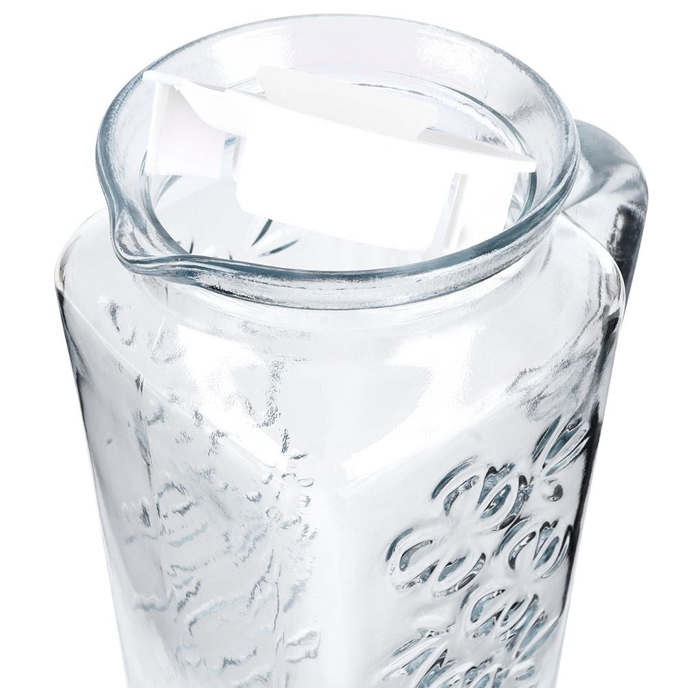 Versatile glass jug with plastic lid for drinks