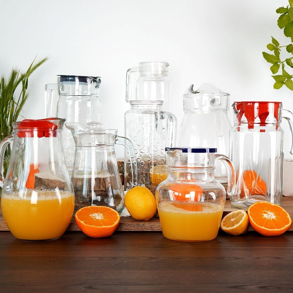 Versatile glass jug with plastic lid for drinks